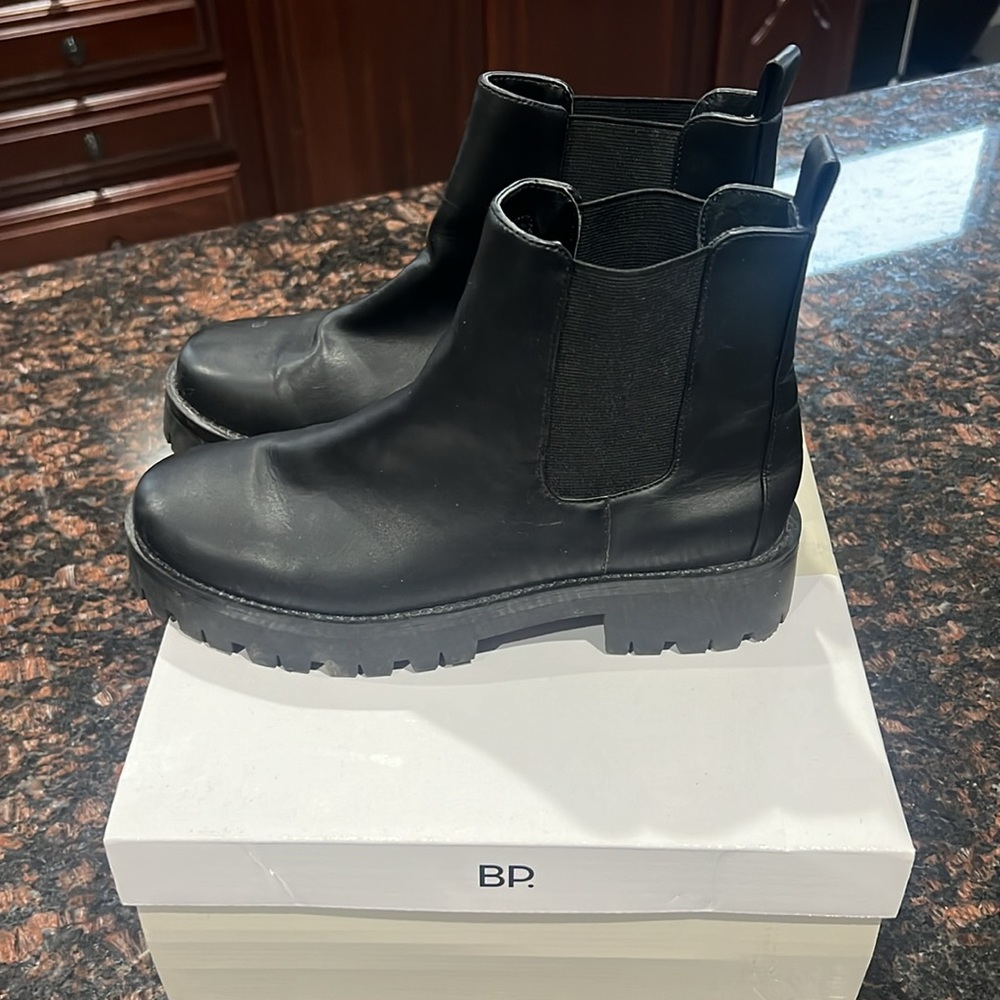 BP brand Chelsea boots